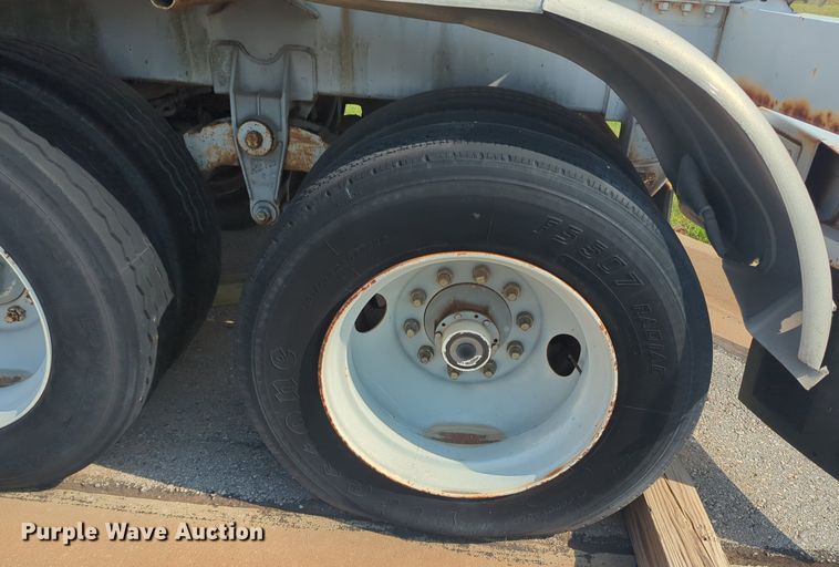 image for item DL1056 1982 J&L Tank tank trailer