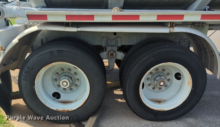 image for item DL1056 1982 J&L Tank tank trailer