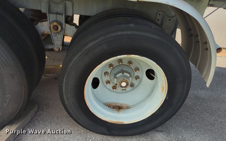 image for item DL1056 1982 J&L Tank tank trailer