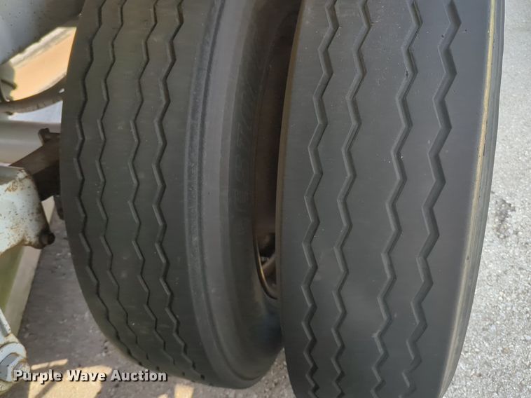 image for item DL1056 1982 J&L Tank tank trailer