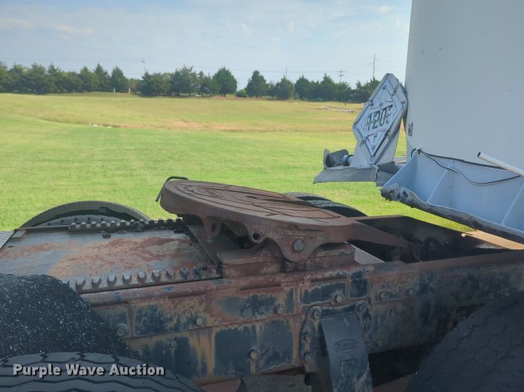 image for item DL1057 1979 Peterbilt 359S27 semi truck