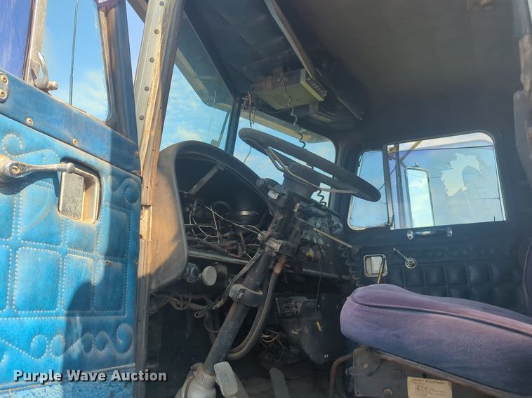 image for item DL1057 1979 Peterbilt 359S27 semi truck