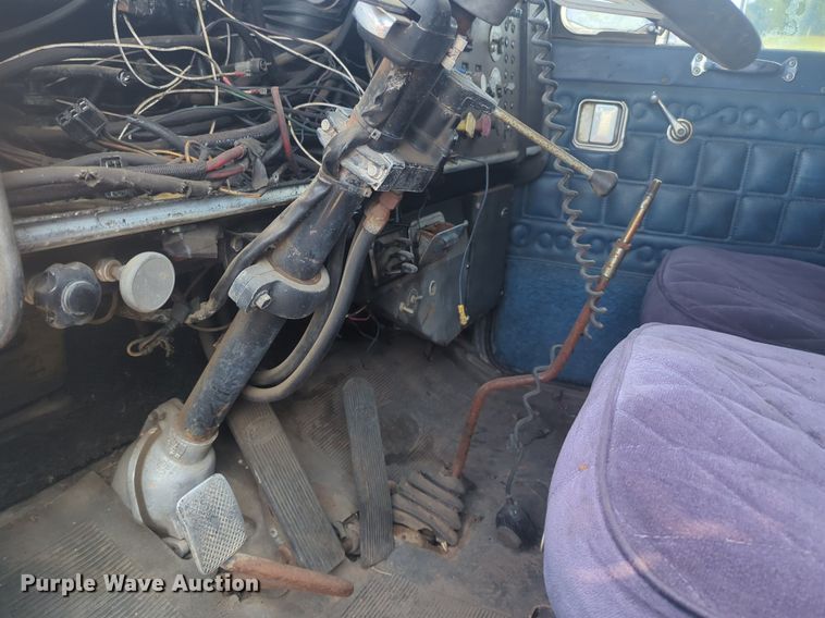 image for item DL1057 1979 Peterbilt 359S27 semi truck