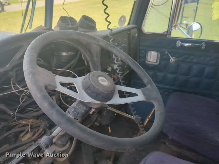 image for item DL1057 1979 Peterbilt 359S27 semi truck