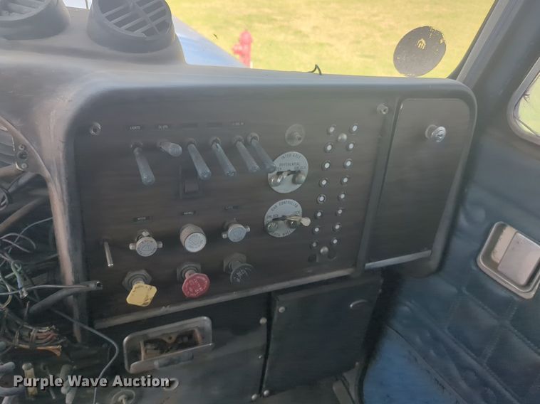 image for item DL1057 1979 Peterbilt 359S27 semi truck