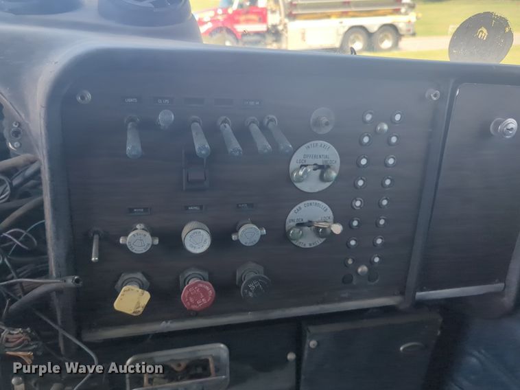 image for item DL1057 1979 Peterbilt 359S27 semi truck