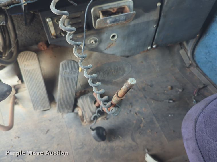 image for item DL1057 1979 Peterbilt 359S27 semi truck