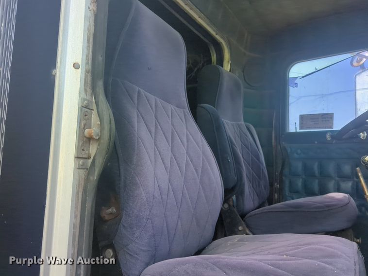 image for item DL1057 1979 Peterbilt 359S27 semi truck