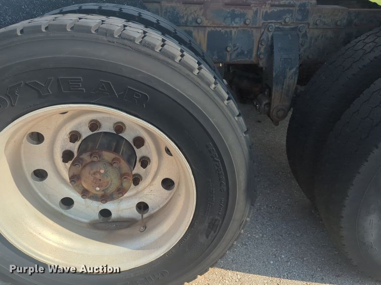 image for item DL1057 1979 Peterbilt 359S27 semi truck