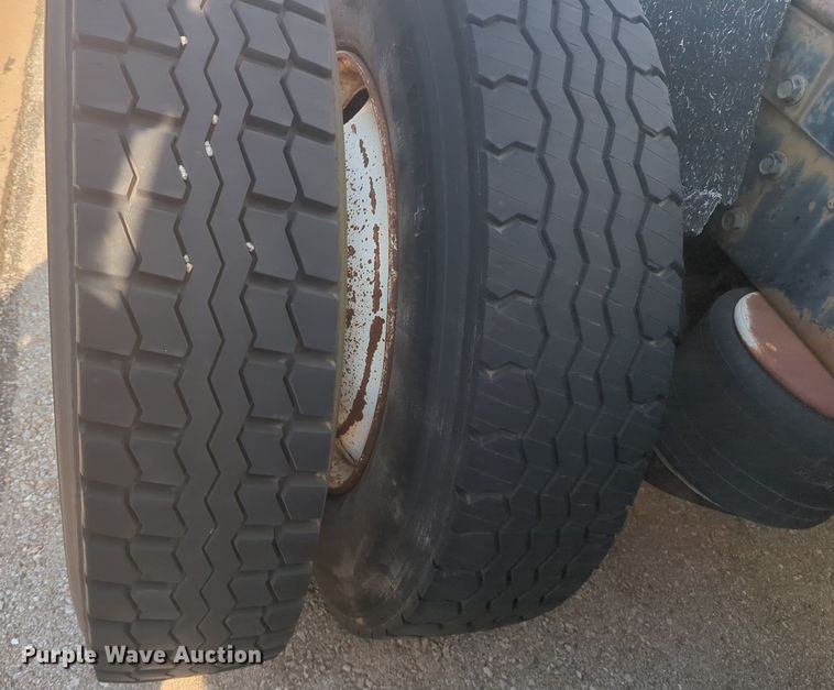 image for item DL1057 1979 Peterbilt 359S27 semi truck