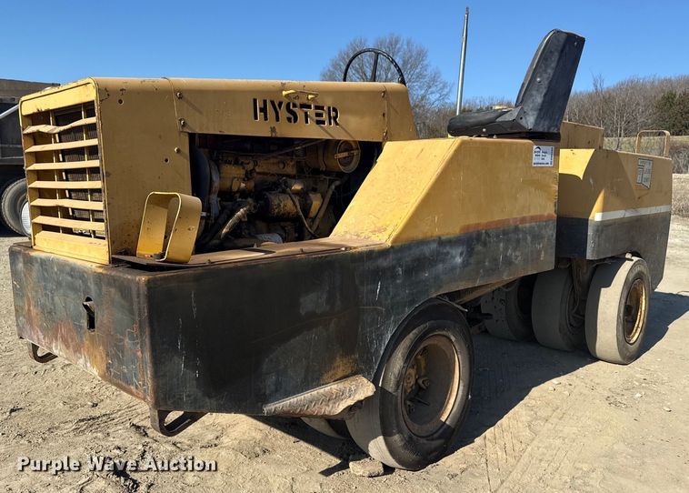 image for item DM5588 1980 Hyster C530A pneumatic roller