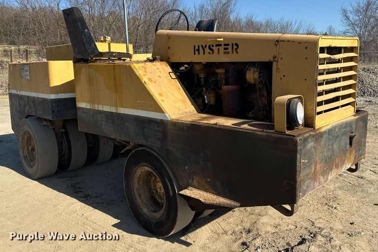 image for item DM5588 1980 Hyster C530A pneumatic roller