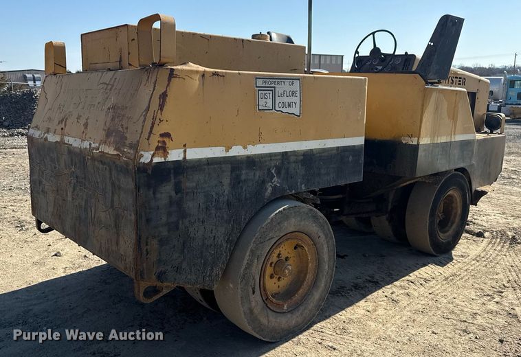 image for item DM5588 1980 Hyster C530A pneumatic roller