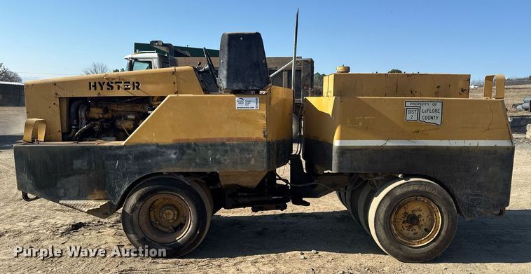 image for item DM5588 1980 Hyster C530A pneumatic roller