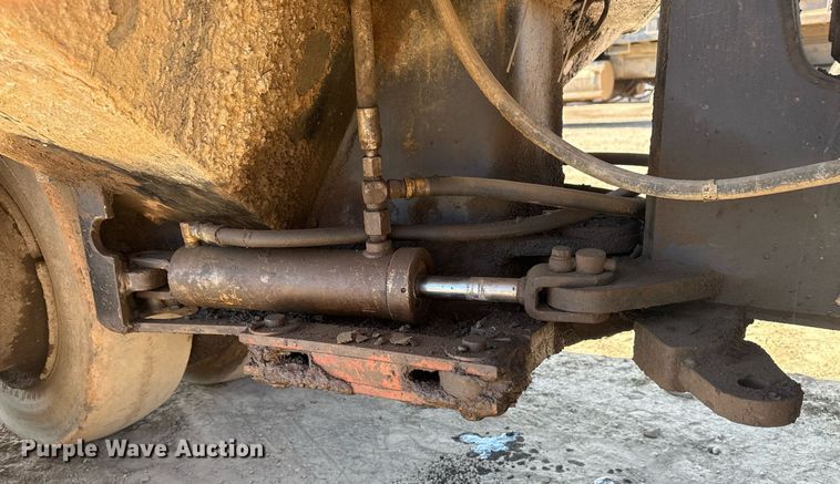 image for item DM5588 1980 Hyster C530A pneumatic roller