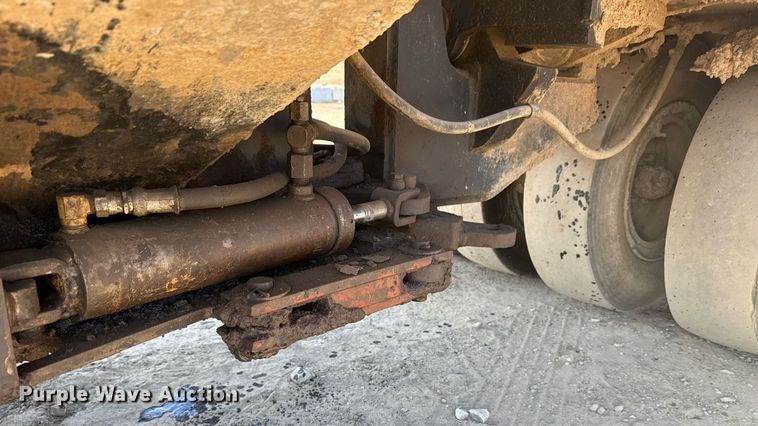 image for item DM5588 1980 Hyster C530A pneumatic roller