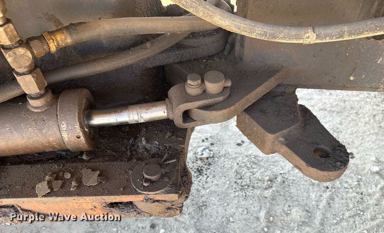 image for item DM5588 1980 Hyster C530A pneumatic roller