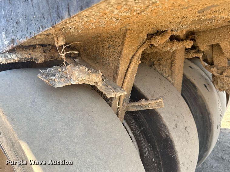 image for item DM5588 1980 Hyster C530A pneumatic roller