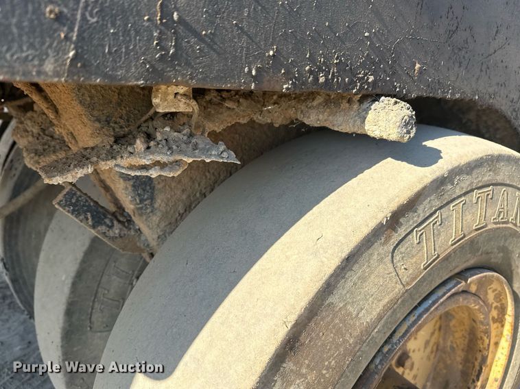 image for item DM5588 1980 Hyster C530A pneumatic roller