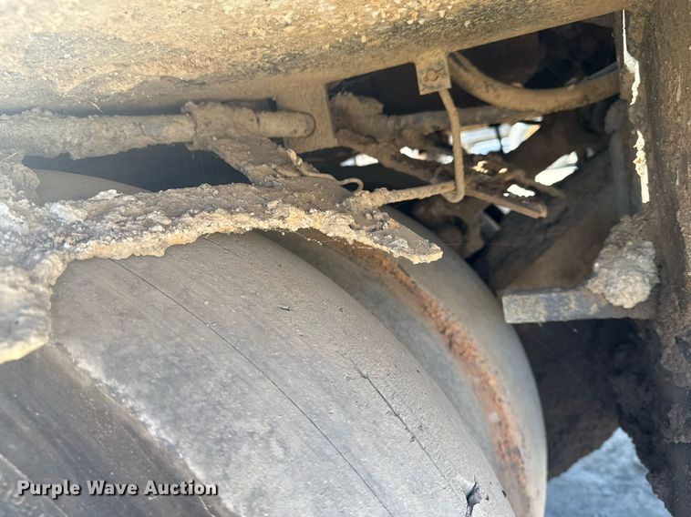 image for item DM5588 1980 Hyster C530A pneumatic roller