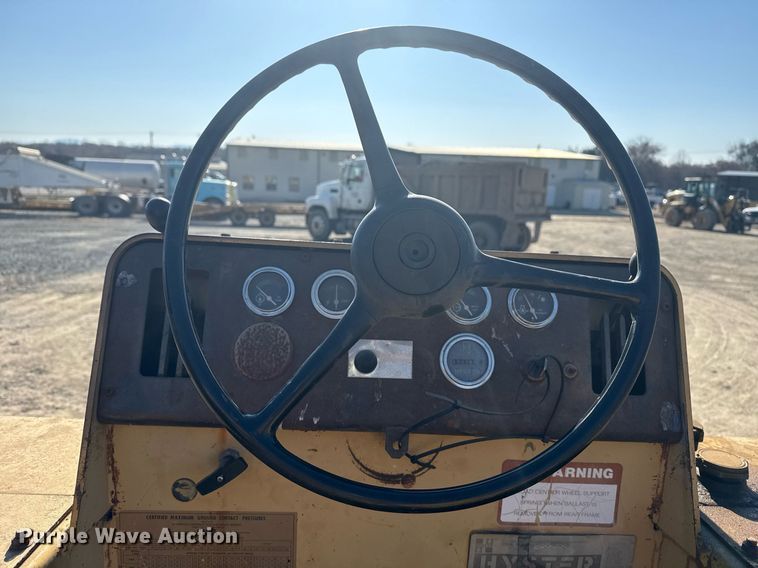 image for item DM5588 1980 Hyster C530A pneumatic roller