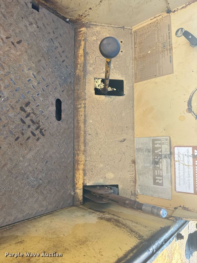 image for item DM5588 1980 Hyster C530A pneumatic roller