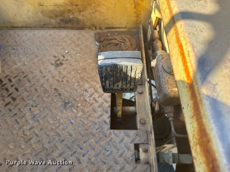 image for item DM5588 1980 Hyster C530A pneumatic roller