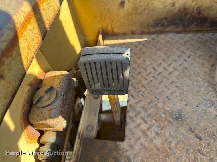 image for item DM5588 1980 Hyster C530A pneumatic roller