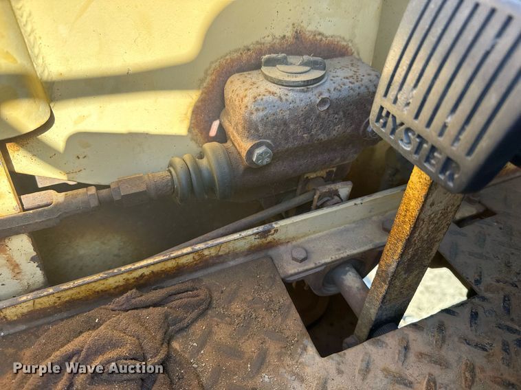 image for item DM5588 1980 Hyster C530A pneumatic roller