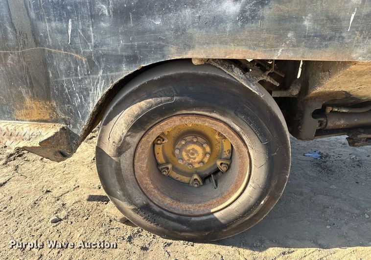 image for item DM5588 1980 Hyster C530A pneumatic roller