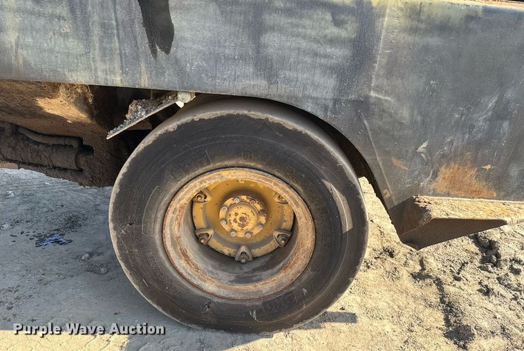 image for item DM5588 1980 Hyster C530A pneumatic roller