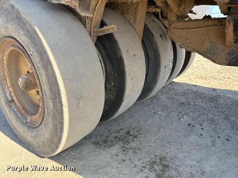 image for item DM5588 1980 Hyster C530A pneumatic roller