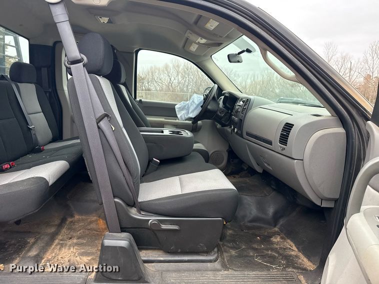 image for item DM5602 2008 Chevrolet Silverado 1500 Ext. Cab pickup truck