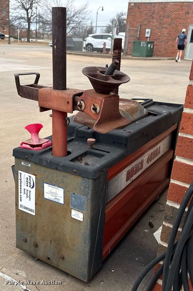 image for item DM5603 Coats 4050A center post tire machine