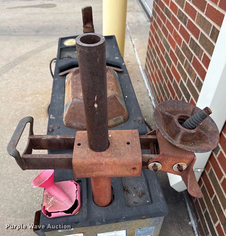 image for item DM5603 Coats 4050A center post tire machine