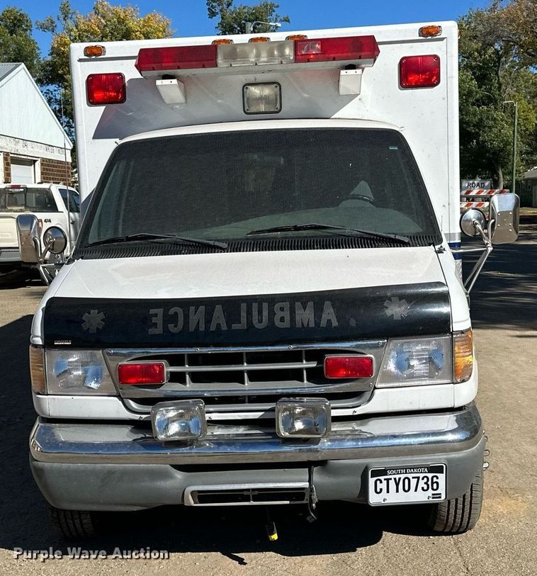 image for item DN0800 1998 Ford E450 ambulance