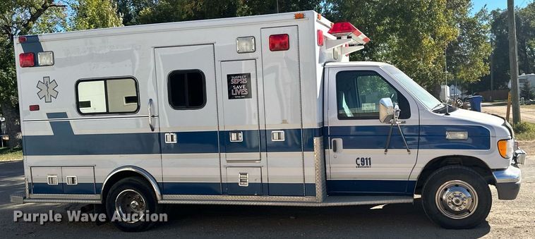 image for item DN0800 1998 Ford E450 ambulance
