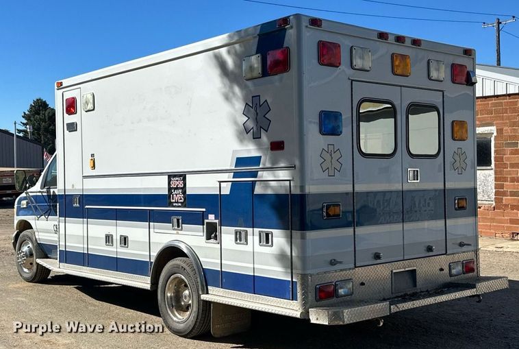 image for item DN0800 1998 Ford E450 ambulance