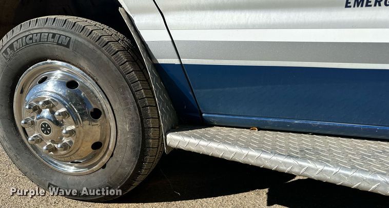 image for item DN0800 1998 Ford E450 ambulance