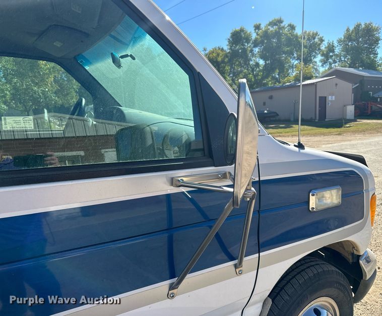 image for item DN0800 1998 Ford E450 ambulance