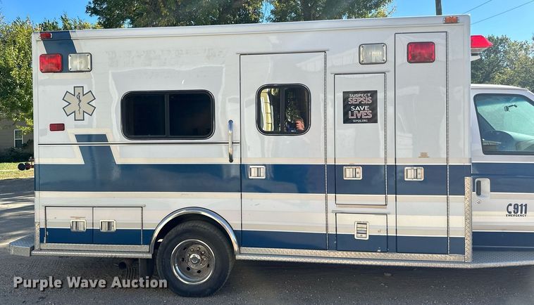 image for item DN0800 1998 Ford E450 ambulance