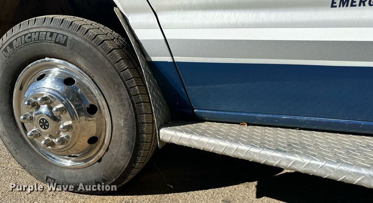 image for item DN0800 1998 Ford E450 ambulance