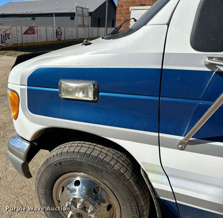 image for item DN0800 1998 Ford E450 ambulance