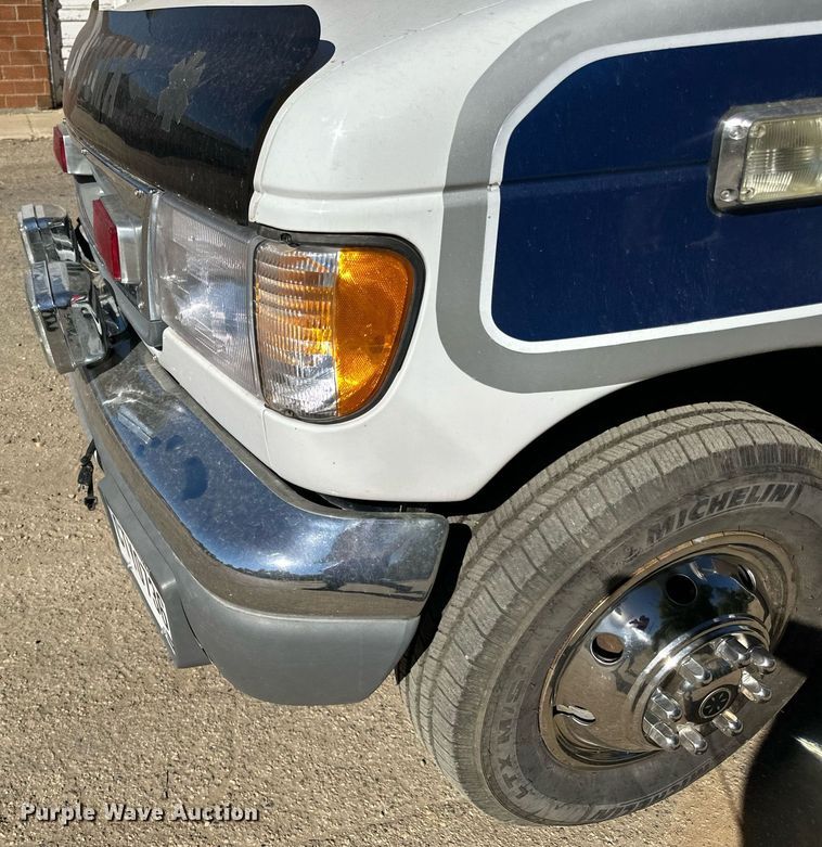 image for item DN0800 1998 Ford E450 ambulance