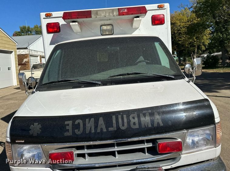 image for item DN0800 1998 Ford E450 ambulance