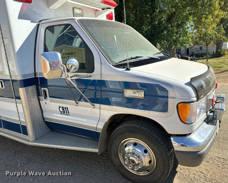 image for item DN0800 1998 Ford E450 ambulance