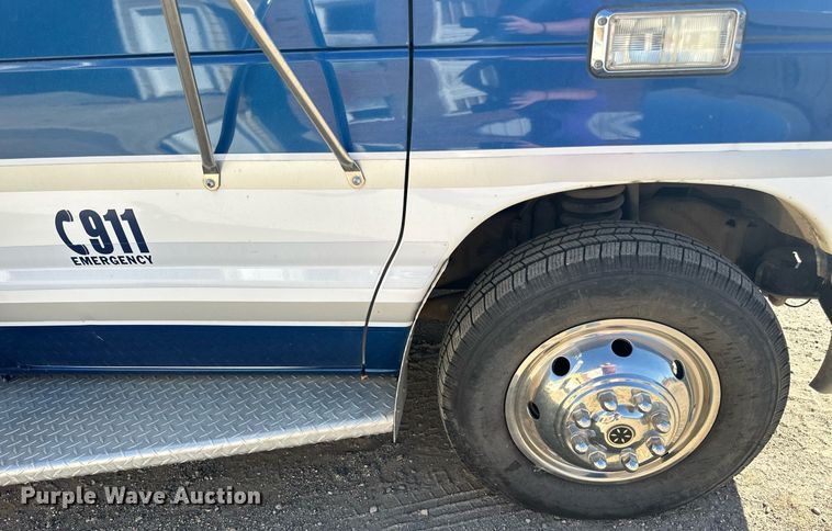 image for item DN0800 1998 Ford E450 ambulance