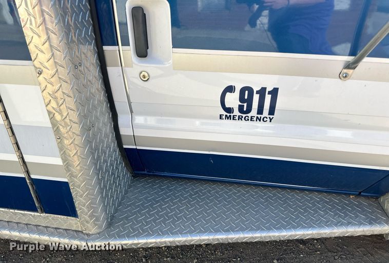 image for item DN0800 1998 Ford E450 ambulance