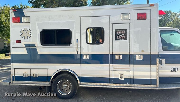 image for item DN0800 1998 Ford E450 ambulance