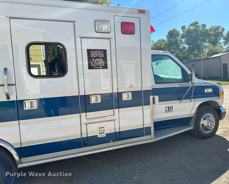 image for item DN0800 1998 Ford E450 ambulance